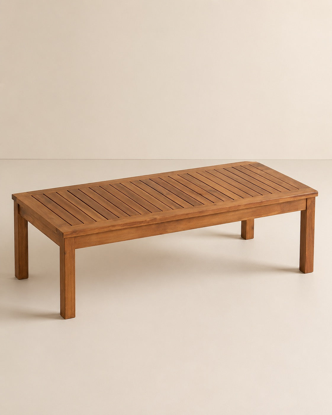 Fauteuil en acacia avec coussins crème ivoire du Salon Sirocco