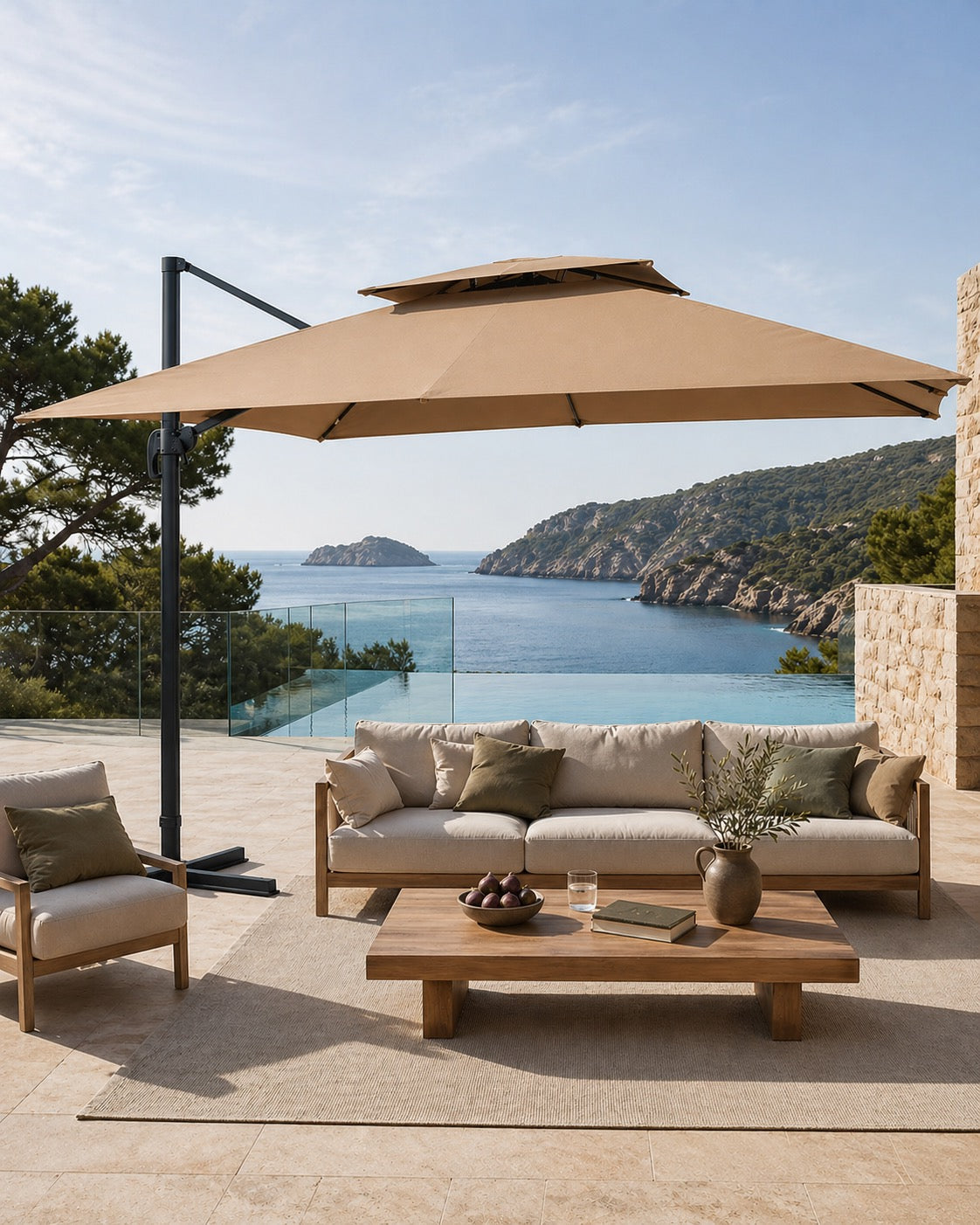 Parasol déporté taupe Tramontane 3x3m Ombralys sur terrasse ensoleillée