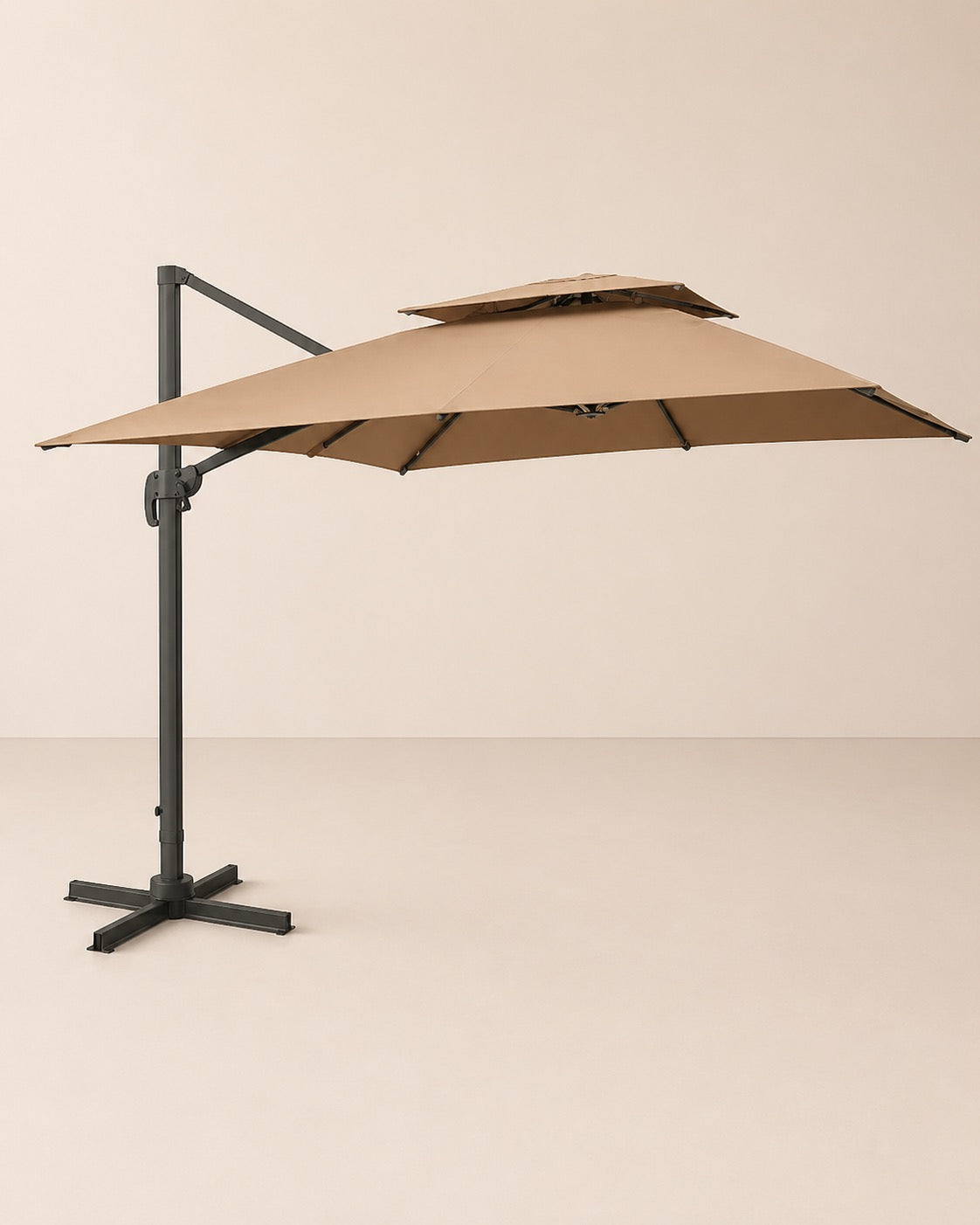 Vue d'ensemble du parasol déporté Tramontane taupe biscuit-sable
